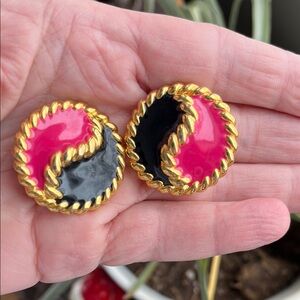 Vtg 80s Pink Black Yin Yang Gold Tone Rope Minimal Chunky Clip On Earrings